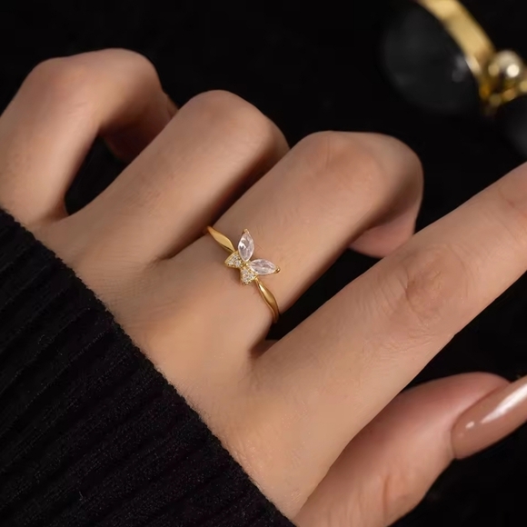 Gold Butterfly Ring ✨ Adjustable Crystal Design - Picture 2 of 4